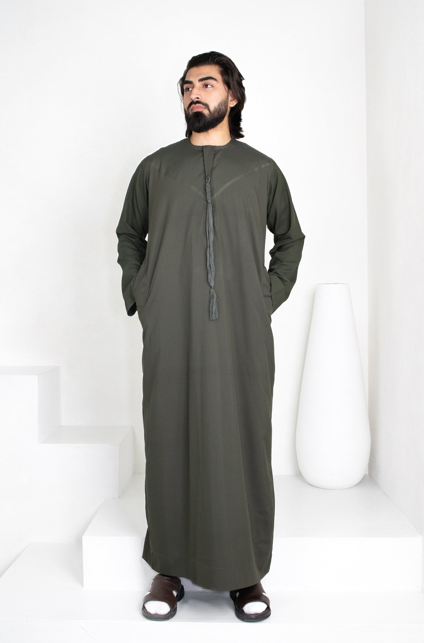 Premium Emirati Thobe: Deep Forest