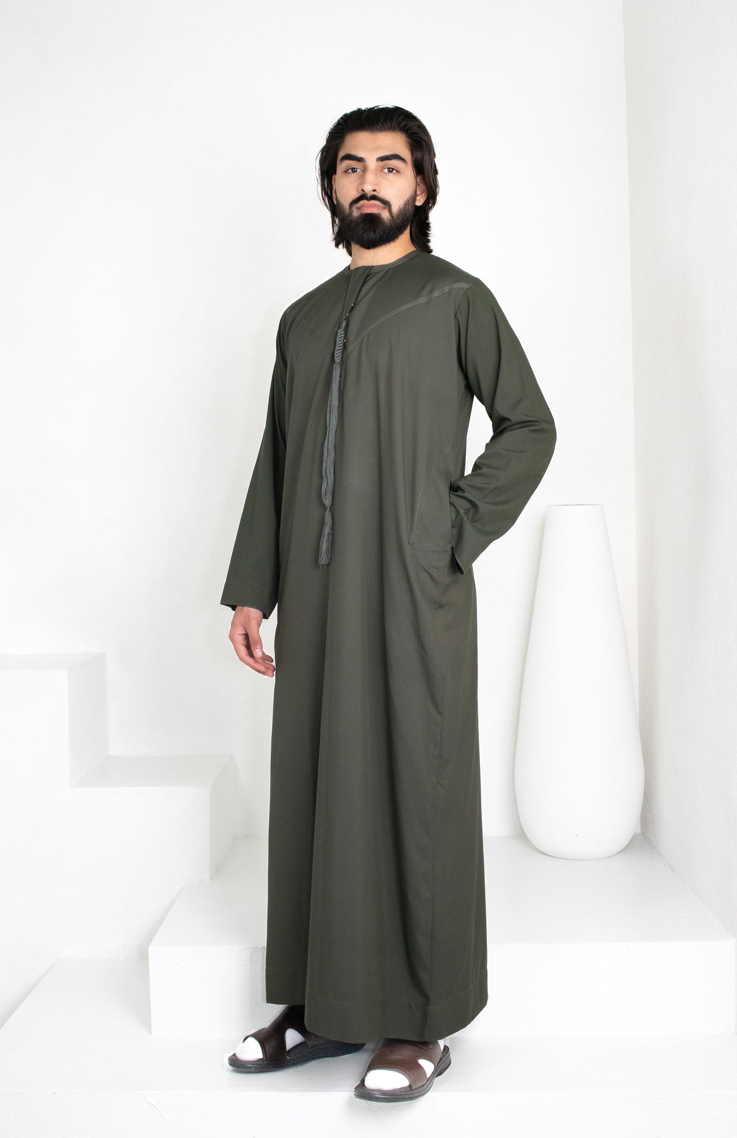 Premium Emirati Thobe: Deep Forest